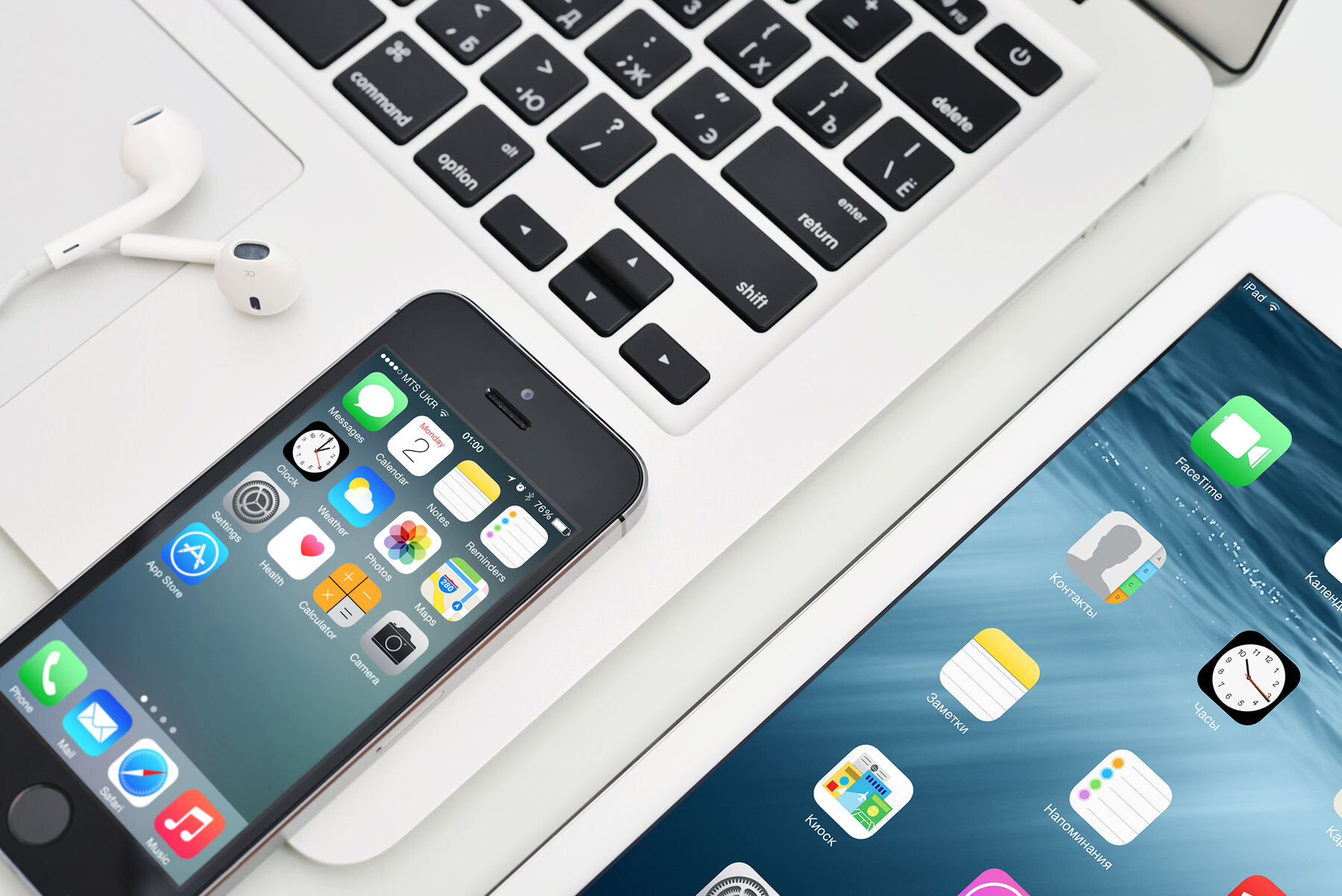 MacBook, iPhone et iPad